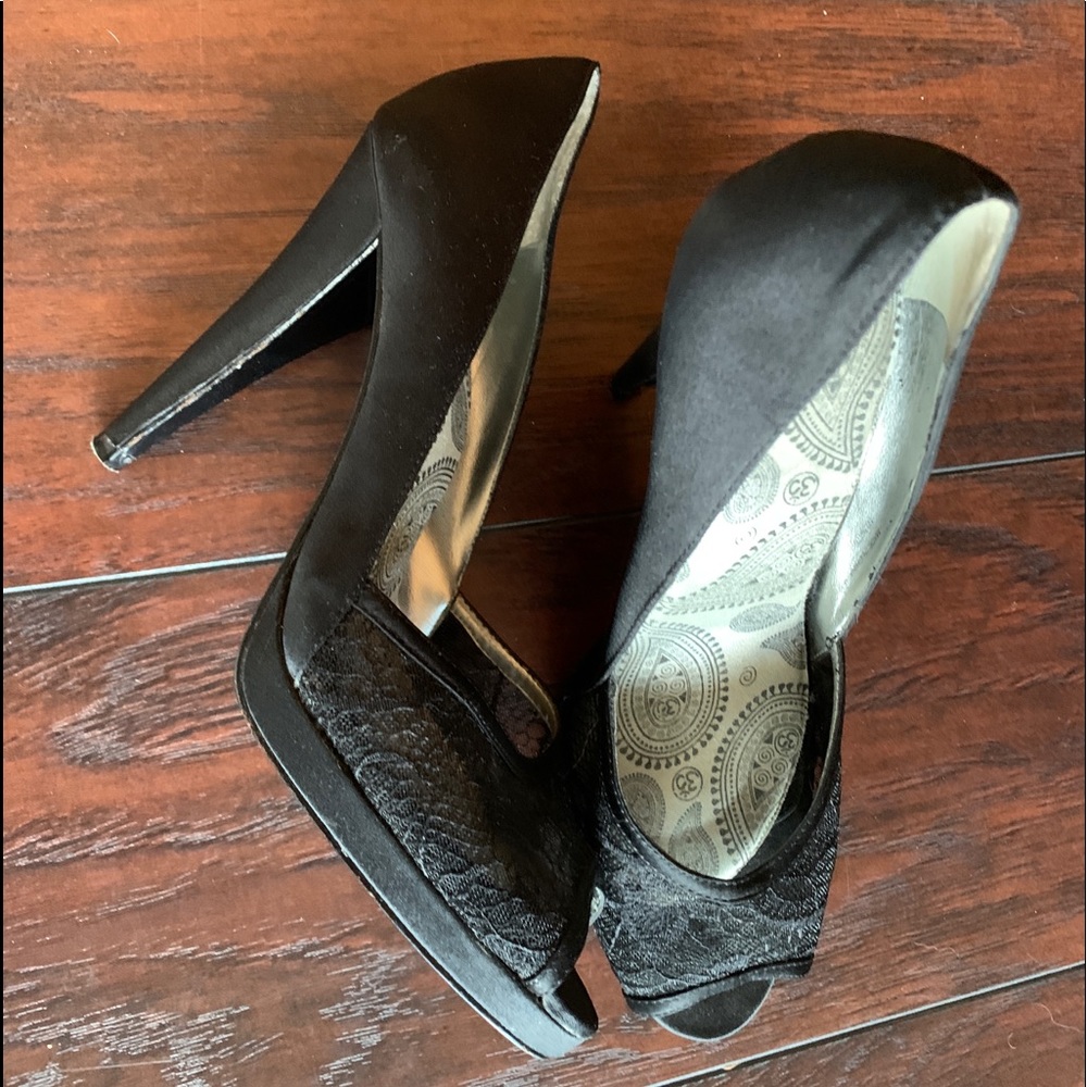 Lace and satin high heel 4” black shoes